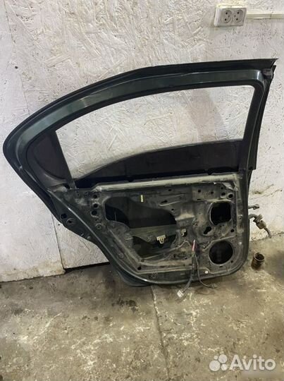 Дверь задняя левая Nissan Maxima a33