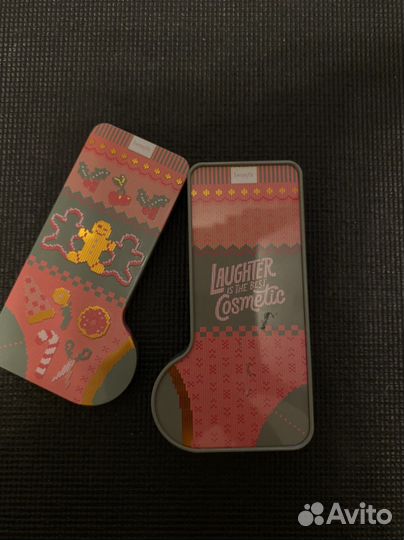 Подарочная коробка benefit