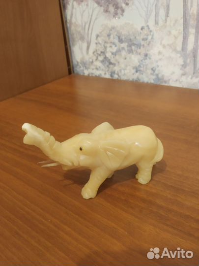 Слон из камня