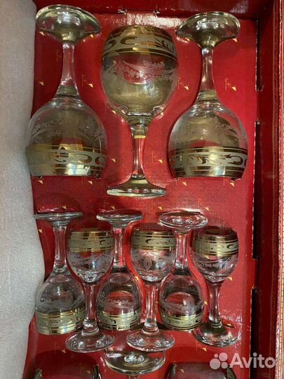 Набор бокалов и рюмок на ножке
