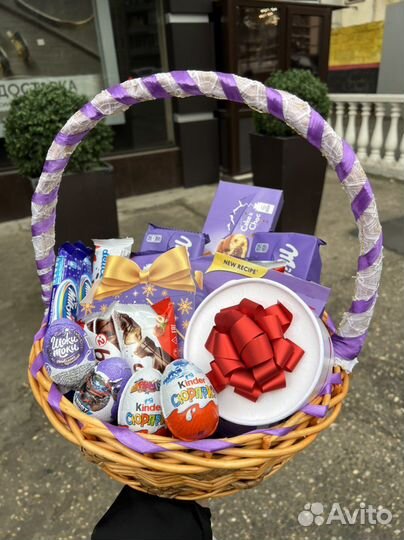 Корзина со сладостями на подарок