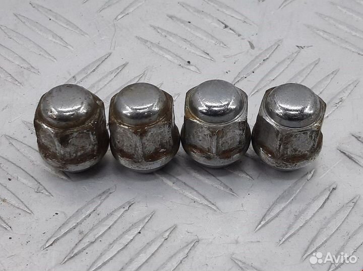 Болт Toyota Yaris XP9 2008 6L2Z1012BA