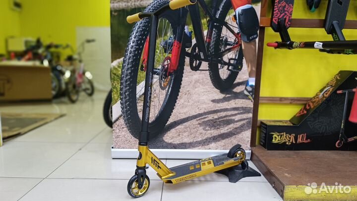 Трюковой самокат tech team