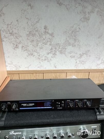 Вокальный процессор эффектов Yamaha REV100 Рэковый