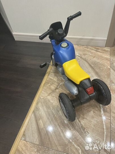 Детский фирменный трехколесный велосипед BMW