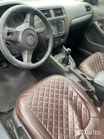 Volkswagen Jetta 1.4 МТ, 2012, битый, 350 000 км