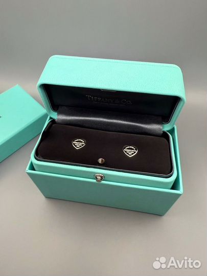 Серьги Tiffany & Co. Heart