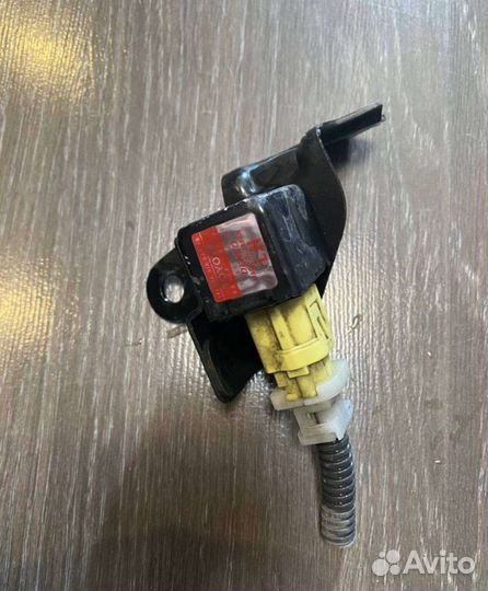 Датчик airbag toyota mark II 110