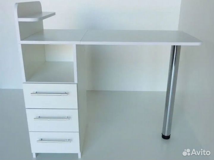 Маникюрный столик