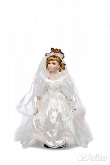 Кукла фарфоровая