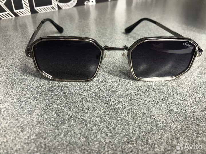 Солнцезащитные очки мужские