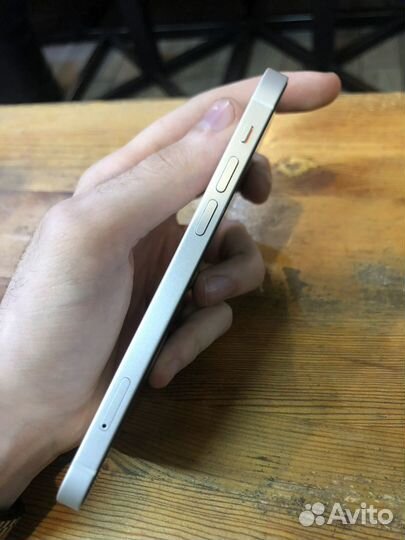 iPhone 12, 64 ГБ