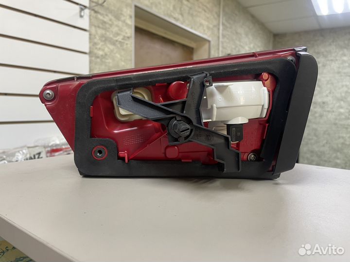 Фонарь левый в крышку багажника Ауди А6 С7