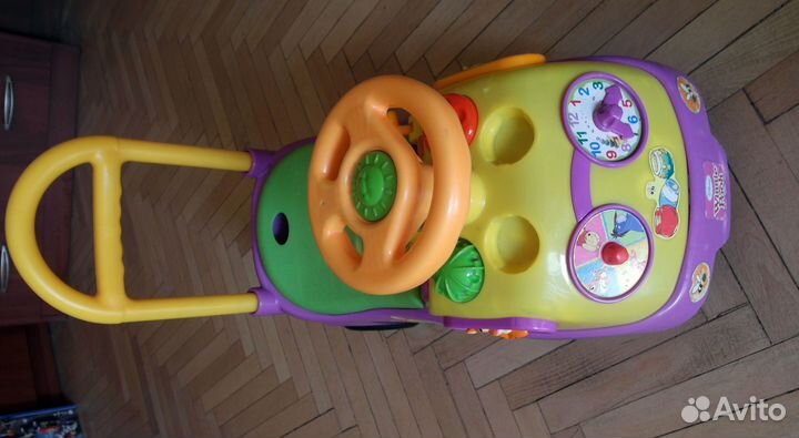 Машина-каталка для малышей