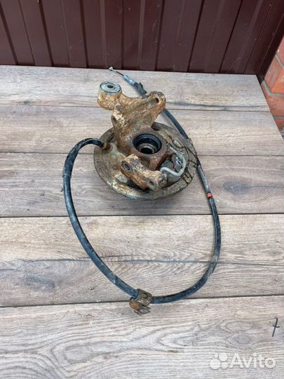 Цапфа кулак задняя левая Subaru Impreza GF6 EJ18E