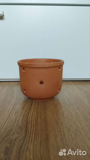 Глиняный горшок для цветов