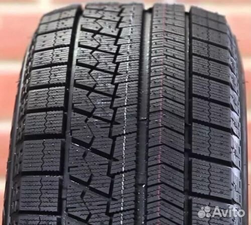 Bridgestone Blizzak VRX 215/65 R16