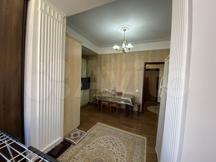 2-к. квартира, 81 м², 8/10 эт.