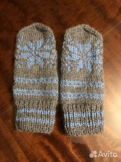 Варежки вязаные женские