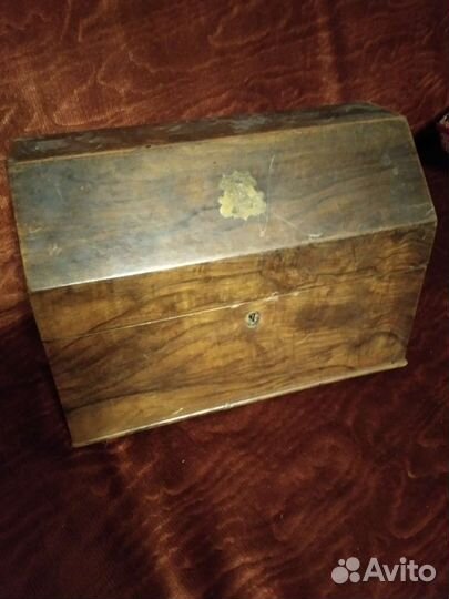 Шкатулка старинная с вензелем
