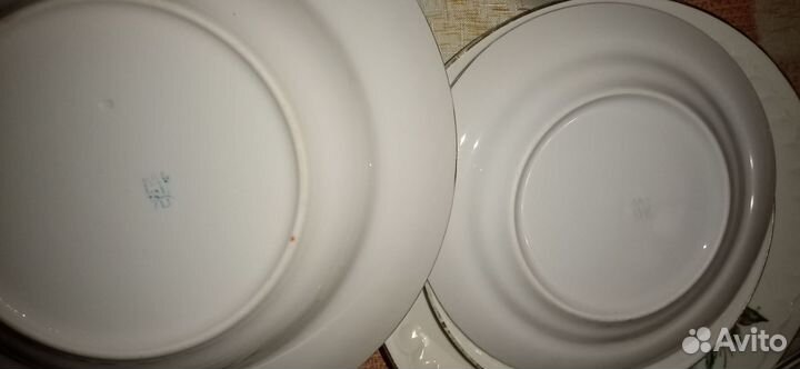 Набор тарелок, стакан, чайная пара