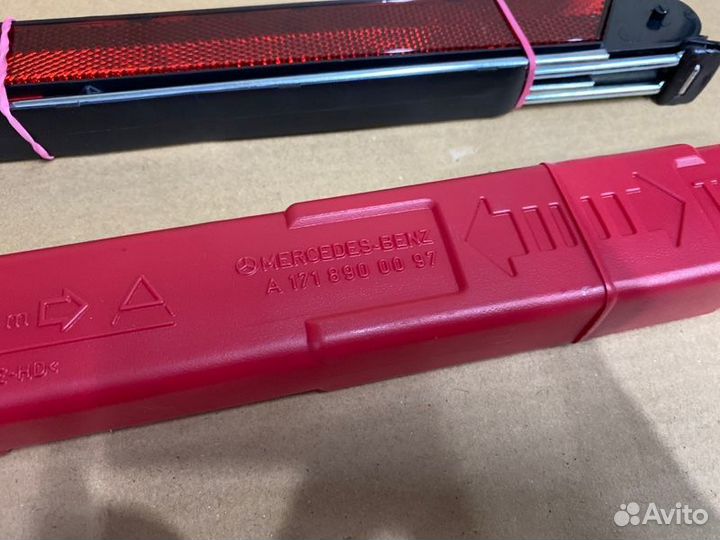 Знак аварийной остановки Mercedes-Benz C-Class