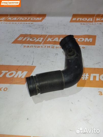 Патрубок воздушного фильтра Opel Astra H 55559325