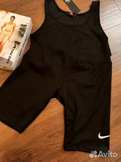 Костюм топ и велосипедки nike pro