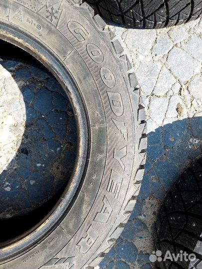 Goodyear Ultragrip 600 215/65 R16