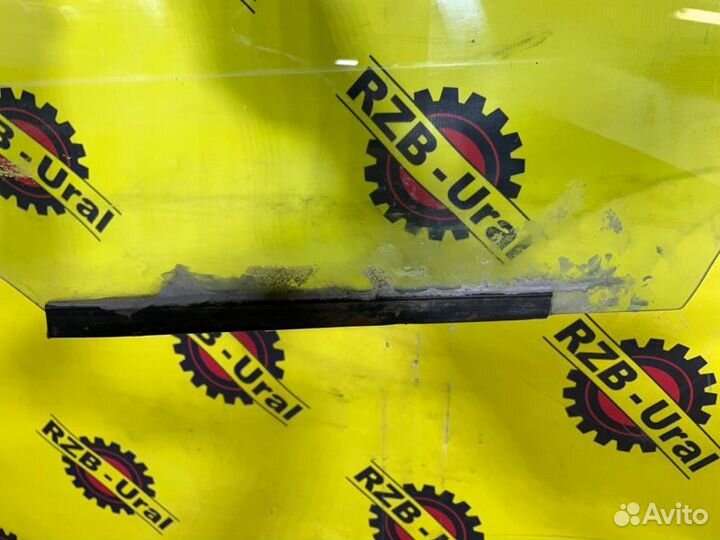 Стекло двери заднее левое Toyota Corolla Е150 1.6