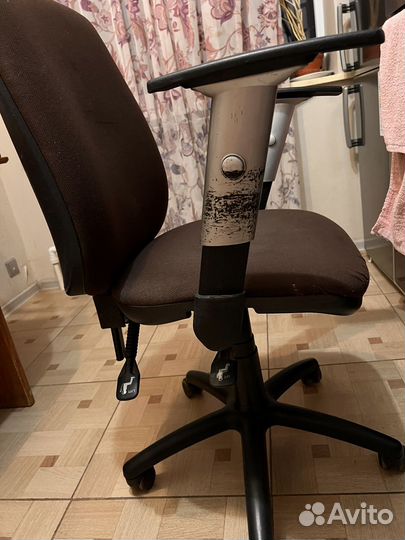 Офисное кресло