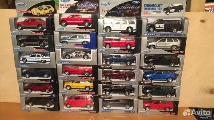 Коллекционные модели машин в ассортименте