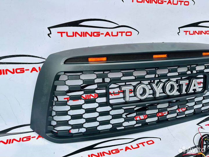 Решетка радиатора Toyota Tundra Q2184