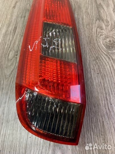 Фонарь задний левый Ford Fiesta хетчбэк 3-Х дв