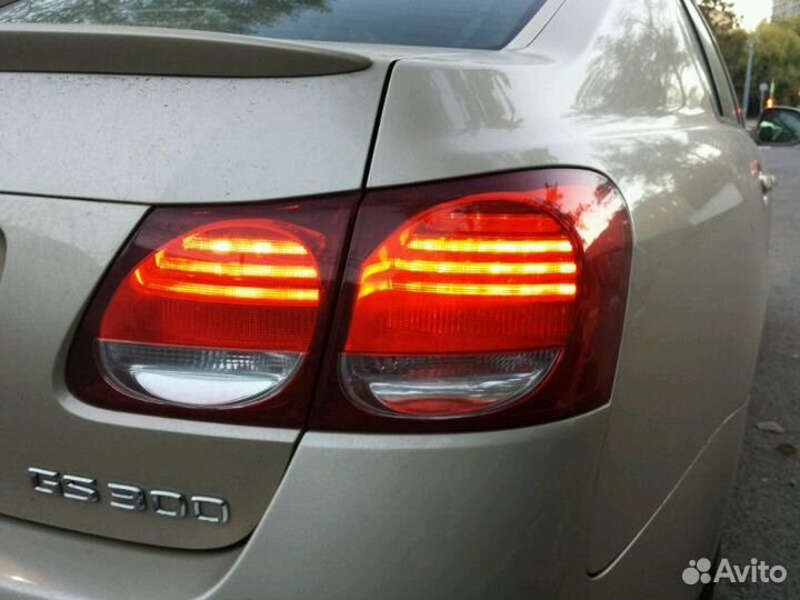 Lexus GS300 фонари в крышку багажника