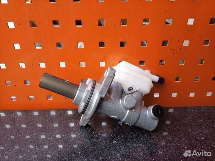 Главный тормозной цилиндр Toyota Highlander 2