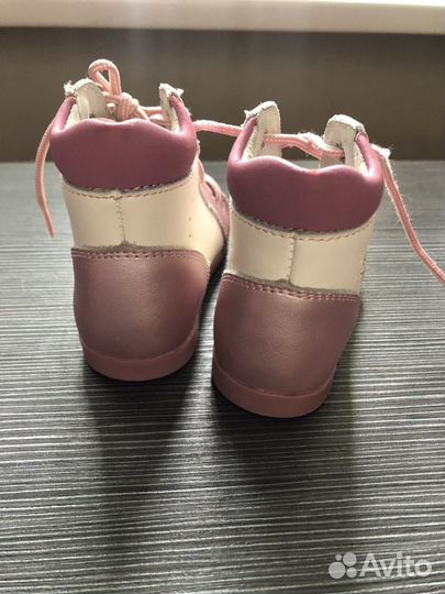 Продам обувь на девочку