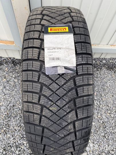 Pirelli Ice Zero FR 225/65 R17 106T