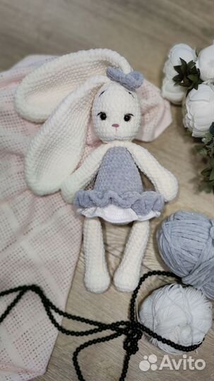 Вязаная мягкая игрушка Зайка амигуруми