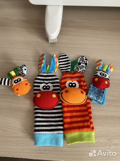 Набор носочков и браслетов с погремушками