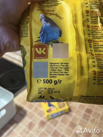 Корм и лакомство для волнистого попугая