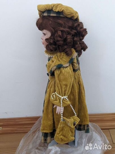 Кукла фарфоровая коллекционная