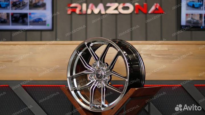 Литой диск HRE R17 5x112