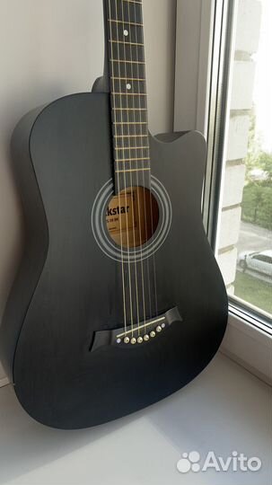 Акустическая гитара