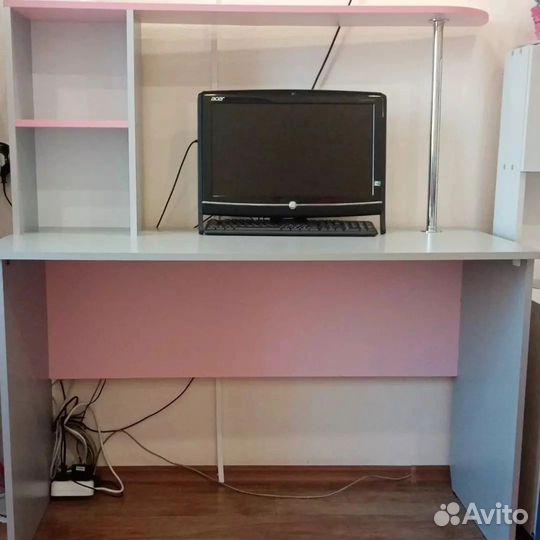 Письменный стол
