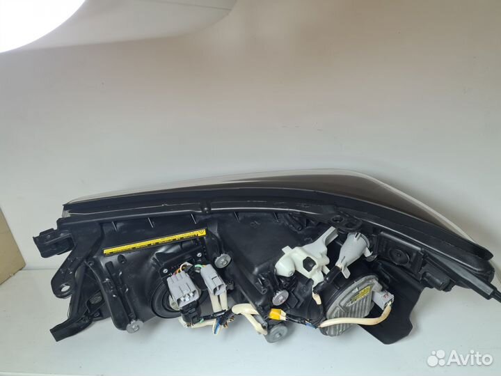 Фара правая оригинал Toyota Land cruiser 200