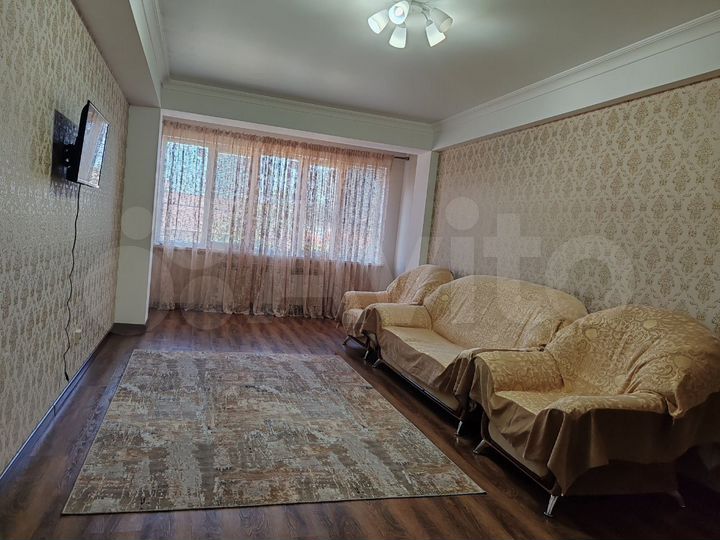 2-к. квартира, 75 м², 1/10 эт.