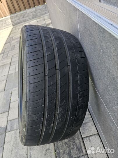 Accelera Alpha 275/35 R20