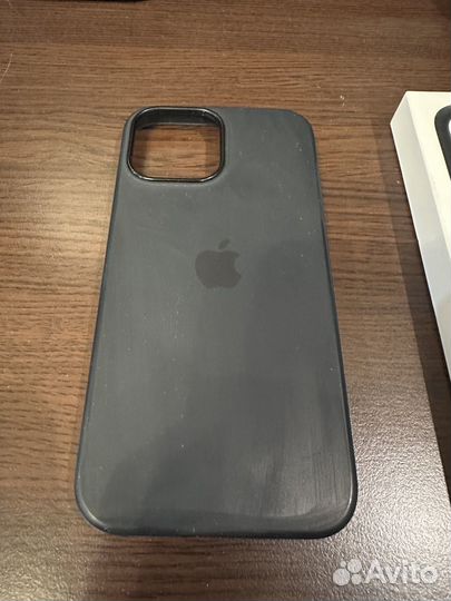 Чехлы на iPhone 13 pro max и airpods 3 (б/у)