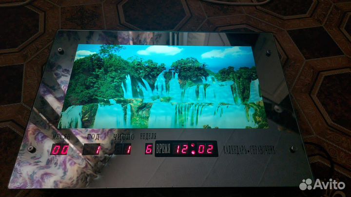 Часы электронные-календарь